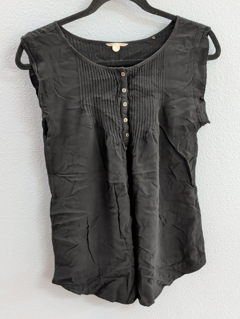 Margaret O'leary Sleeveless Black Pintuck Button-Front Women's Top